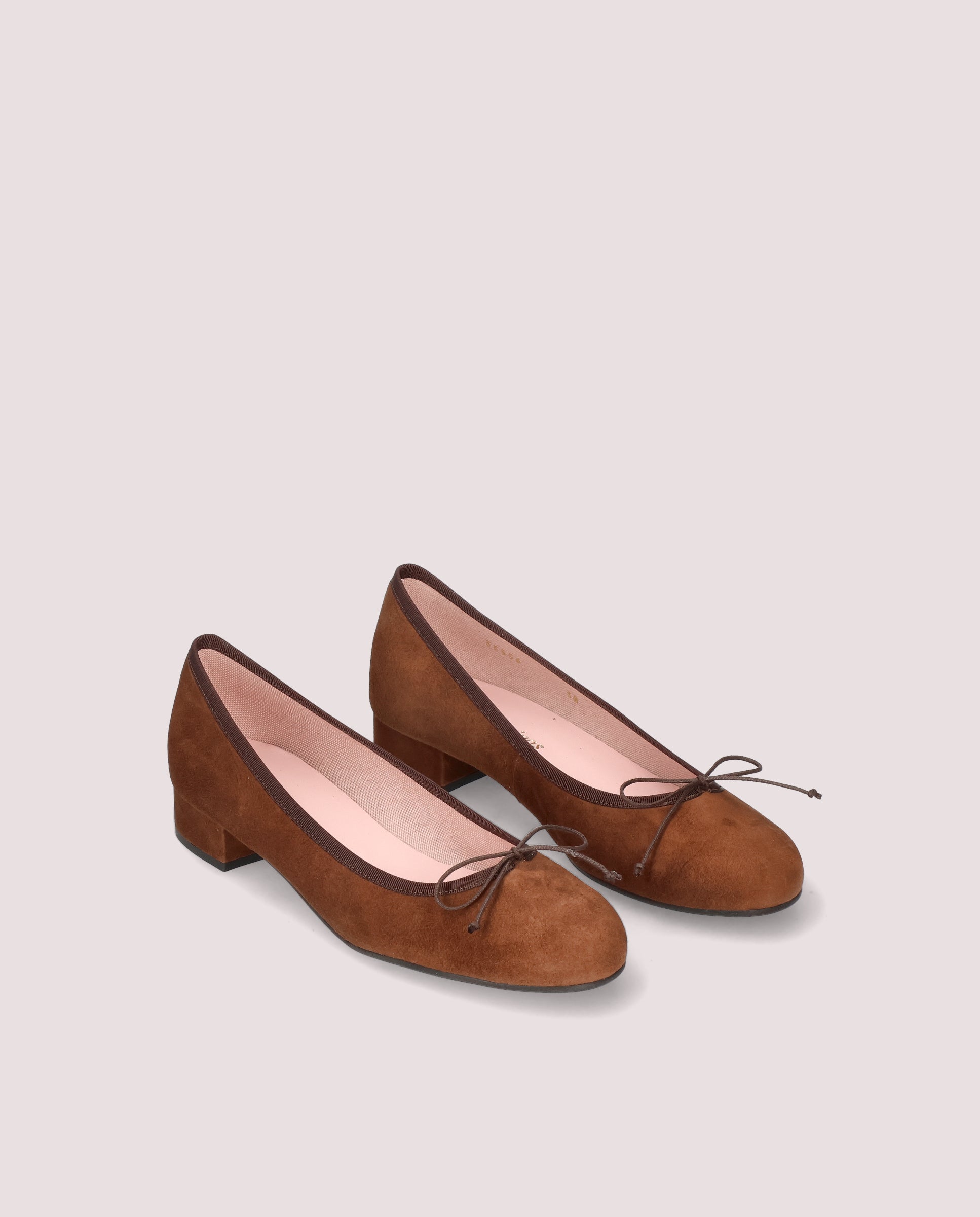 Salon Gretschen Marrones Ante