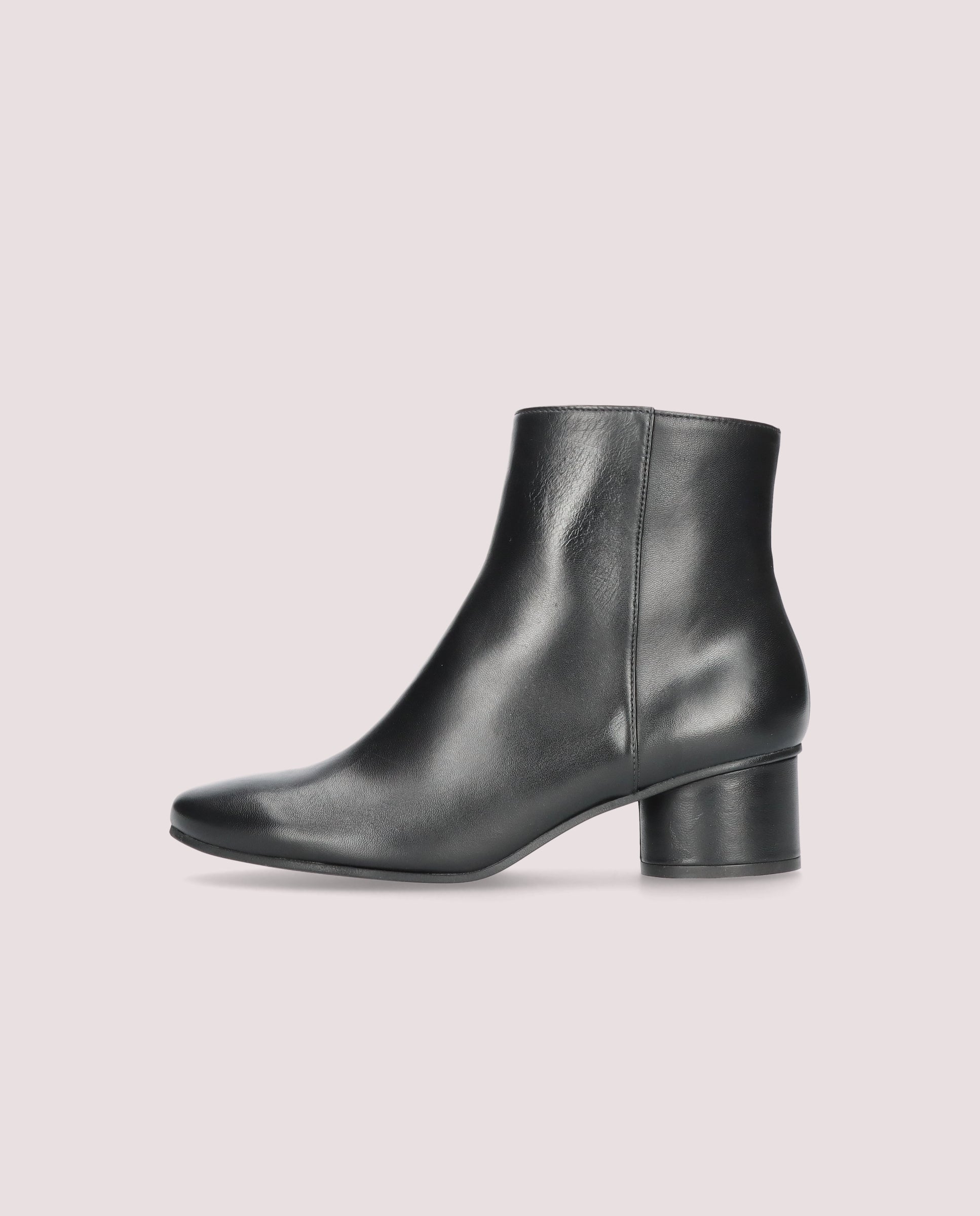 Jendayi Black Leather Boots