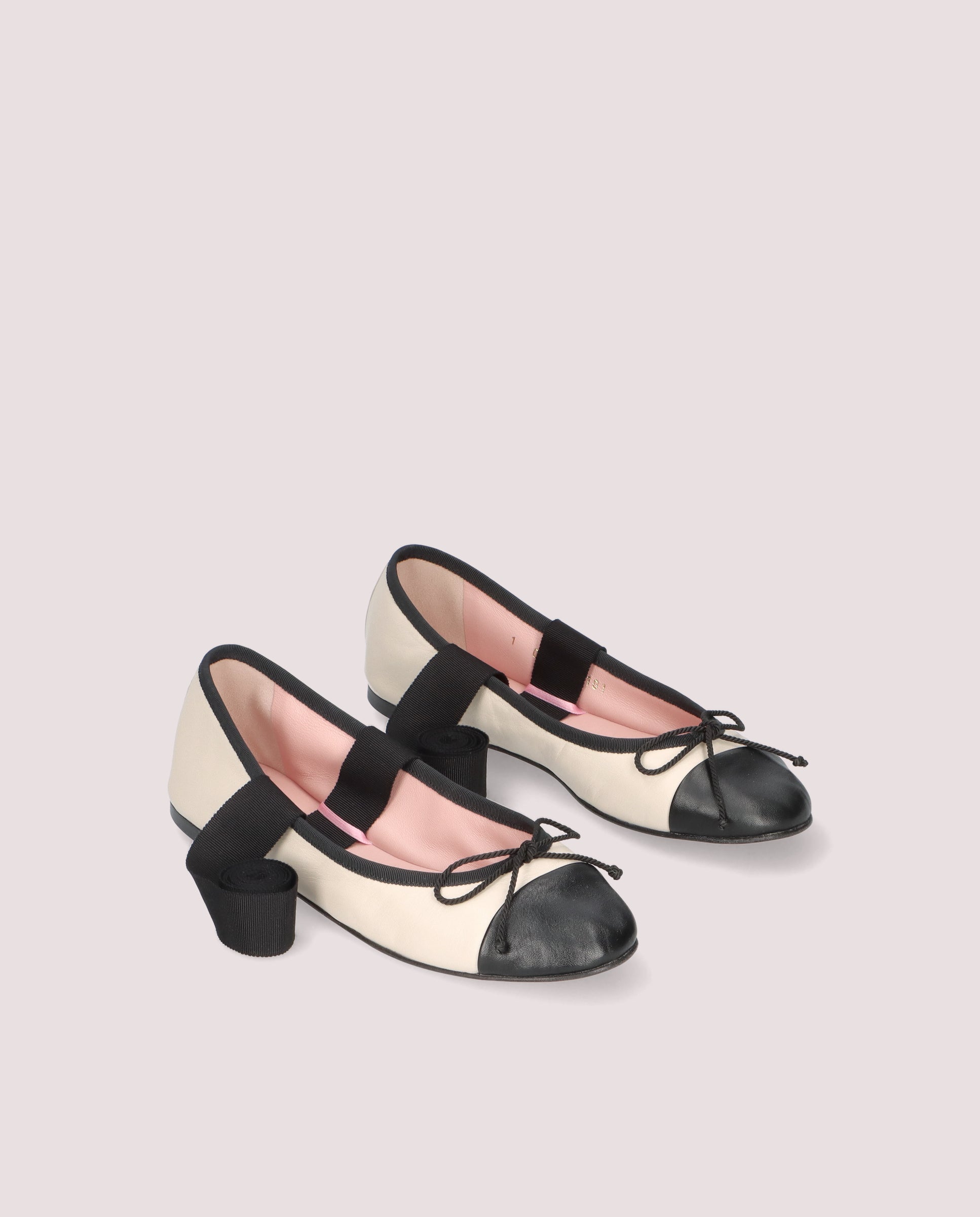 Nicole Blancos Piel Dancers