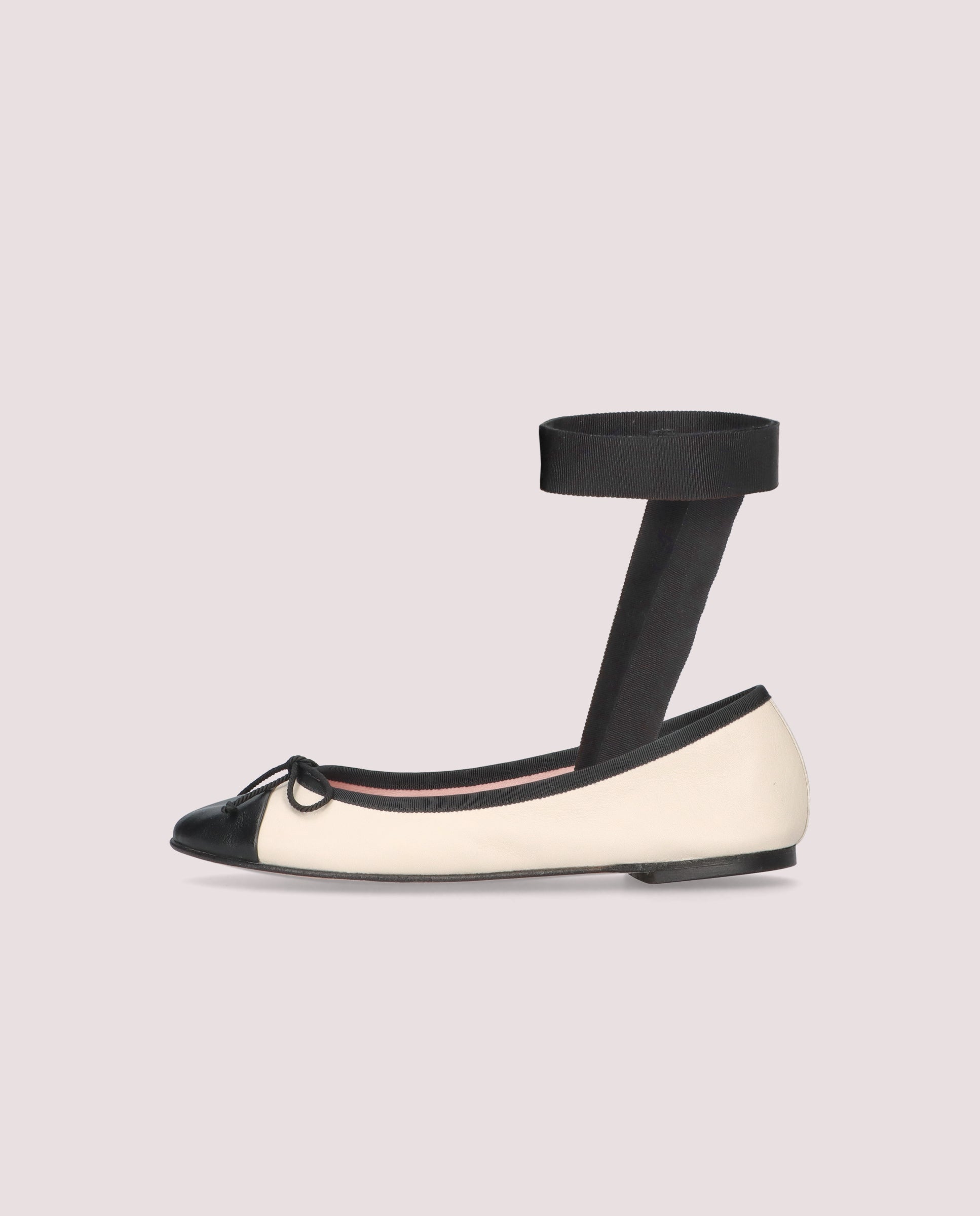 Nicole Blancos Piel Dancers