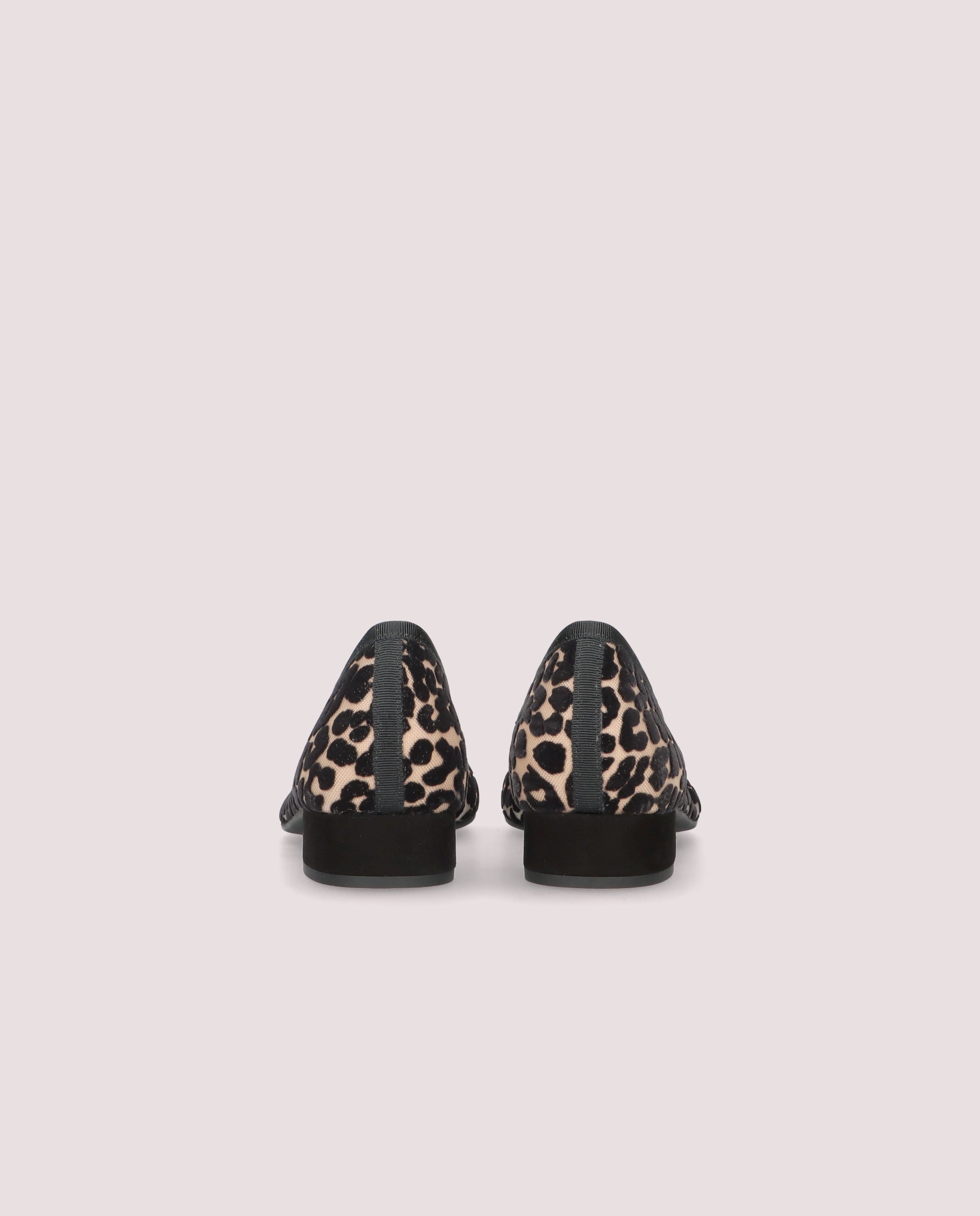 Gretchen Salon Black Red