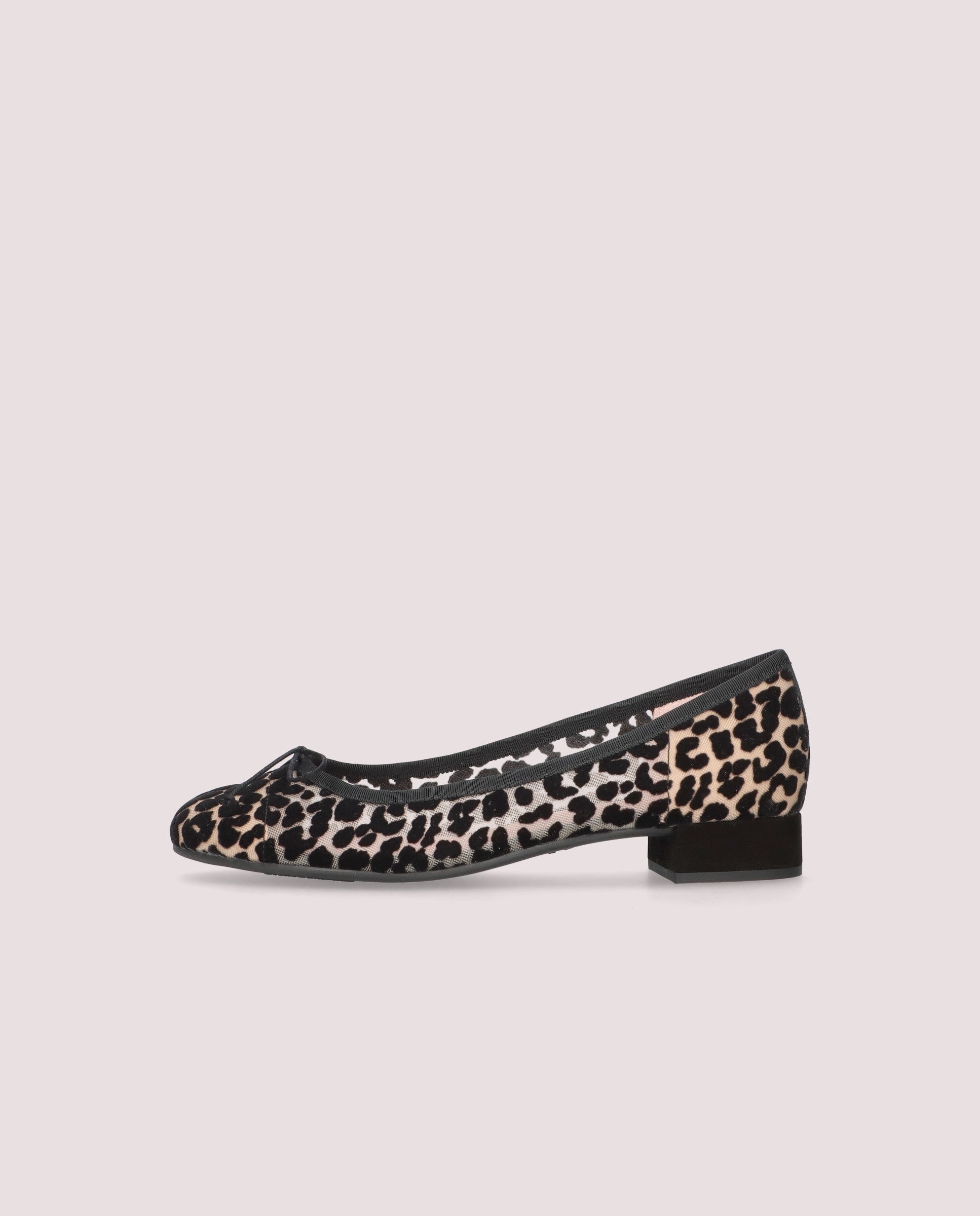 Gretchen Salon Black Red